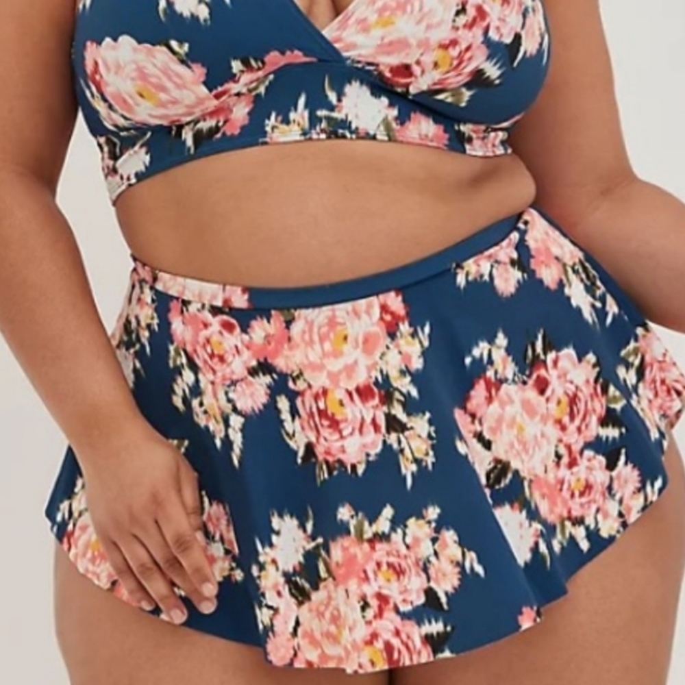 NEW Torrid floral HI Lo swim skirt
